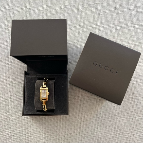 GUCCI Yellow Gold Bamboo Bangle Watch - Picture 5 of 16